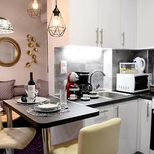 https://kosmima-deluxe-apt.hotels-of-thessaloniki.com